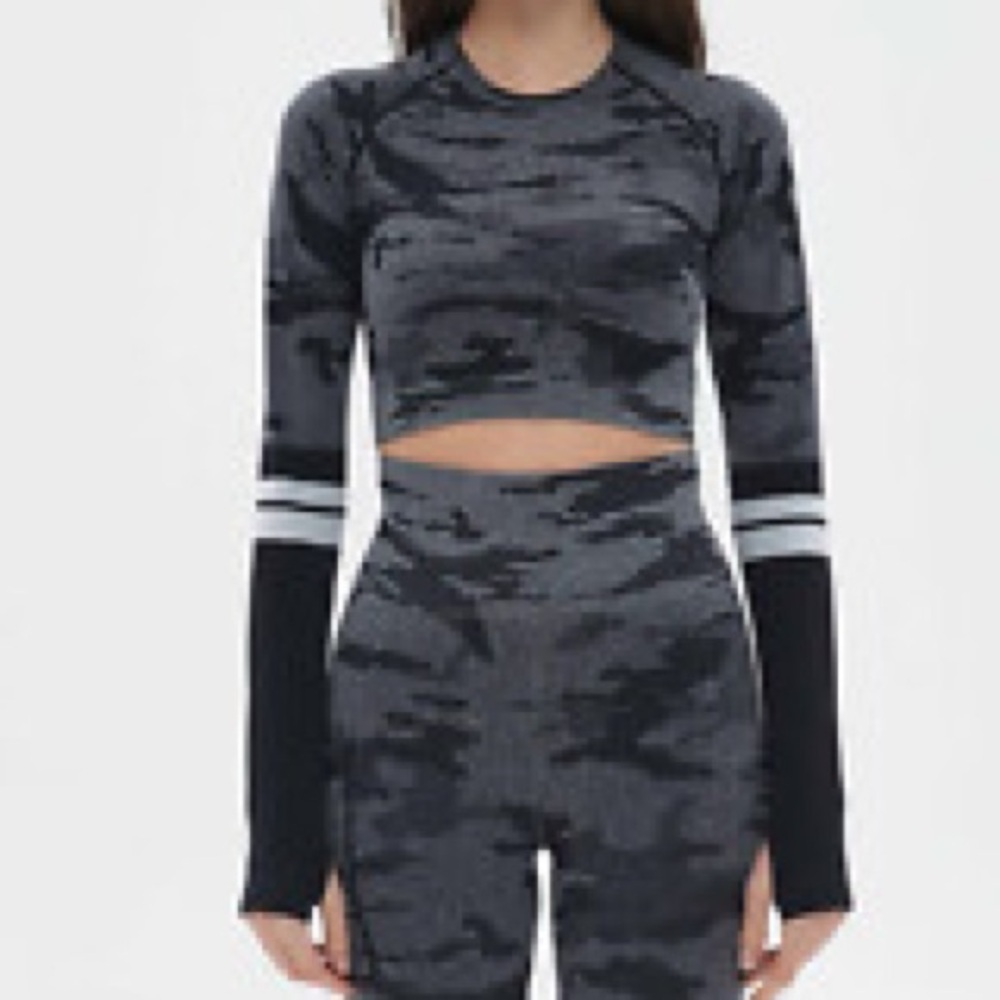 ❤️2/$15 Camouflage Work out gym Crop Top